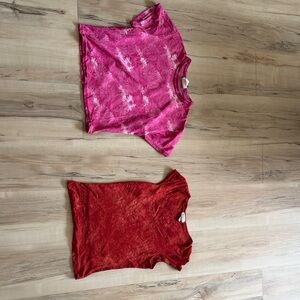 Lot of 2 baby t-shirts: Barbie pink daisies Orange/Red Tie-Dye T-Shirts